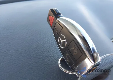 2000 Mercedes-Benz E 320 z USA, uszkodzony, nr VIN WDBJF65J7YB137751